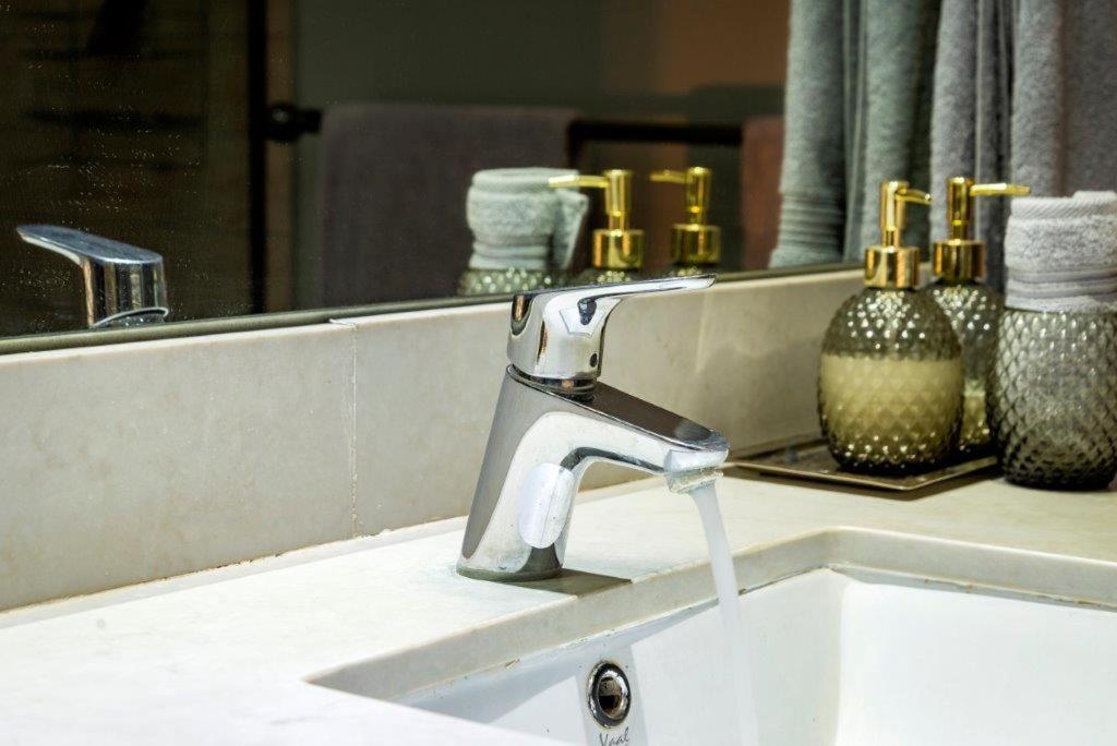 Middelwater Farm Hotel Bloemfontein Bagian luar foto